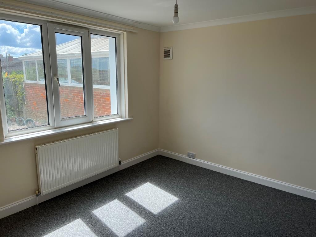 Lot: 22 - FREEHOLD BLOCK OF SIX TWO-BEDROOM FLATS FOR INVESTMENT -